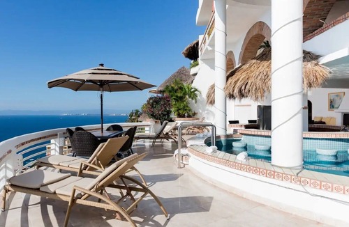 Conchas Chinas Villa | Breathtaking views over the entire Banderas bay from Villa Azul