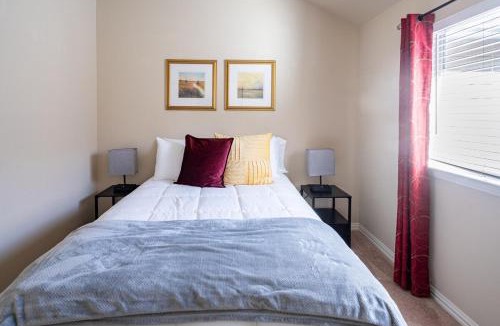 Irving House | Bright and Spacious 3 Bedroom Townhome, Minutes from DFW Airport