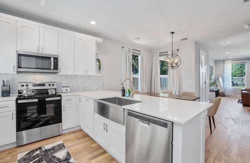 University Hills and Windsor Park House | Bright Austin Home Mins to Downtown, Franklin BBQ & Live Music!