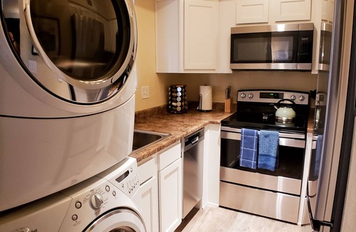 Keeling Apartment | 💖Bright, Clean&Comfy Stay|AC|<2 mi UofA| Pets Ok💖