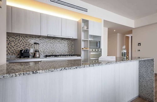 Financial District Condo | Bright condo w/pool, gym & sauna access