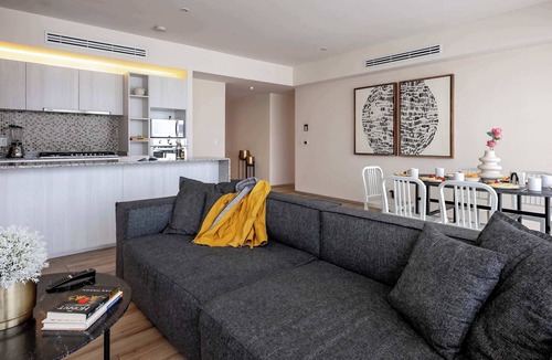 Financial District Condo | Bright condo w/pool, gym & sauna access