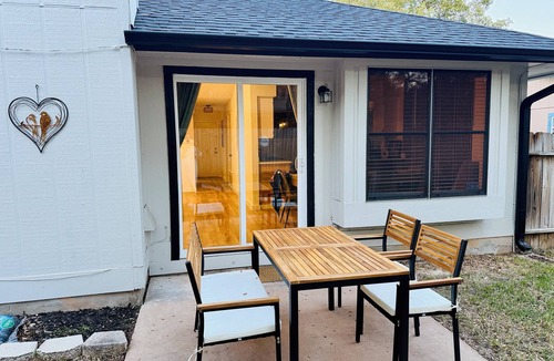 Cedar Park House | Bright & Cozy 3-bedroom Family Stay with Arcade in Cedar Park