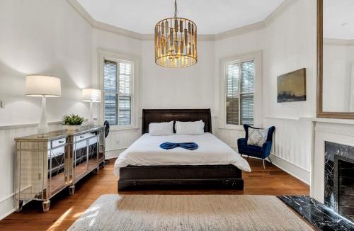Lower Garden District House | Bright home w chef's kitchen near Mardi Gras r