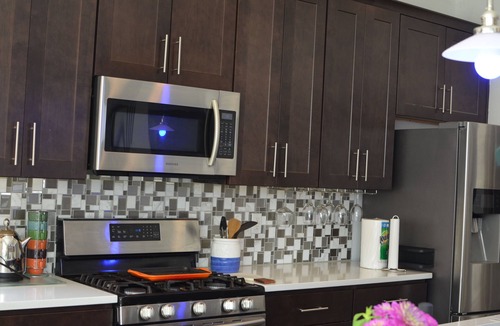 Govalle House | Bright Spacious Modern Home - East Austin -3BR 3.5Bath - 30 day min