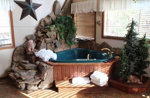 Estes Park Hotel | Brynwood on the River