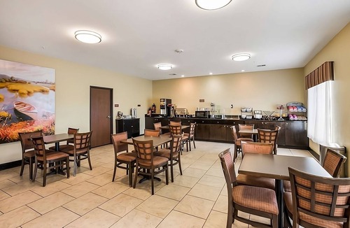 Saint Landry Hotel | Budget-Friendly Accommodations in Knights Inn Bunkie! Pool, Free Parking