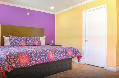 Lockport Hotel | Budget-friendly King Bed | Minutes from Houma and Restaurants | Free Parking