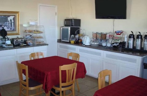 Vega Hotel | Budget-Friendly Room by I-40 – Great Overnight Stop w/Free Parking & Breakfast