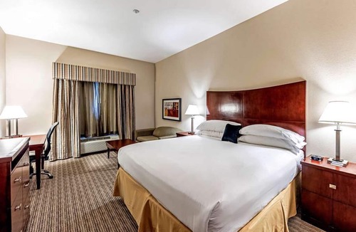 Mineral Wells Hotel | Budget-Friendly Units Near Attractions! Free Breakfast, Wifi, Parking, and Pool
