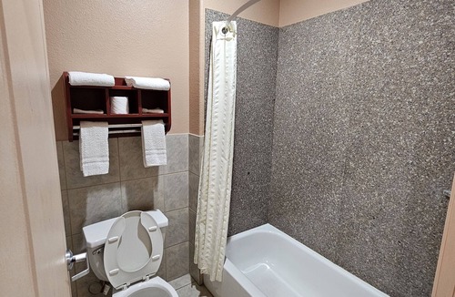Hearne Hotel | Budgetel Inn & Suites