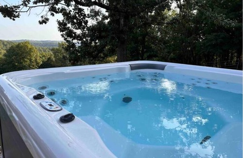 Compton Cabin | Buffalo River Rocky Ridge Cabin- Pool and HOT TUB
