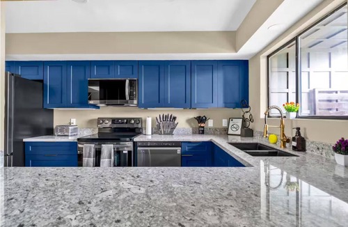 Neartown House | C Houston Resort Style Heated Pool