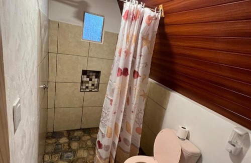 San Juan La Laguna Ski Chalet | Cabaña Rostro Mayan face cabin