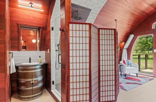 Fredericksburg Hotel | Cabernet Wine Barrel Cabin