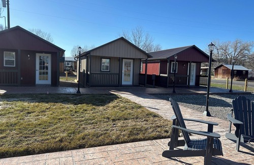Rapelje Cabin | Cabin 1 in peaceful Reed Point 3 minutes from Yellowstone River