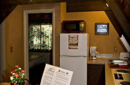 Strawberry Hotel | Cabins on Strawberry Hill
