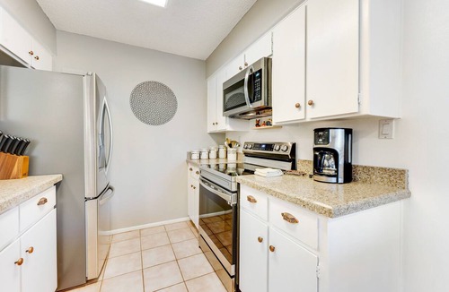 Carefree Condo | Calming condo with pool, fireplace, fast WiFi & W/D - golf nearby
