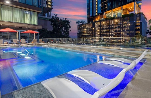 Rainey Street Historic District Hotel | Cambria Hotel Austin Downtown