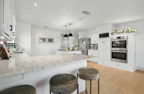Dripping Springs House | Camp Starlight–Luxe Villa w/Pickleball, Pool, Spa