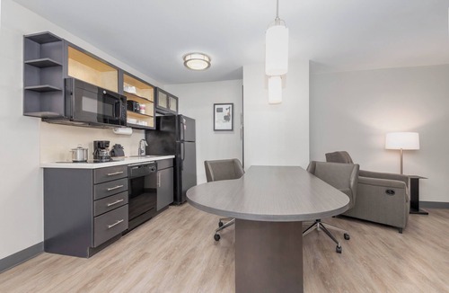 Midland Hotel | Candlewood Suites Midland SW by IHG