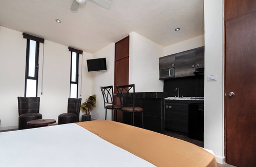 San Luis Potosi Hotel | Capital O Hotel Joyma Suites, San Luis