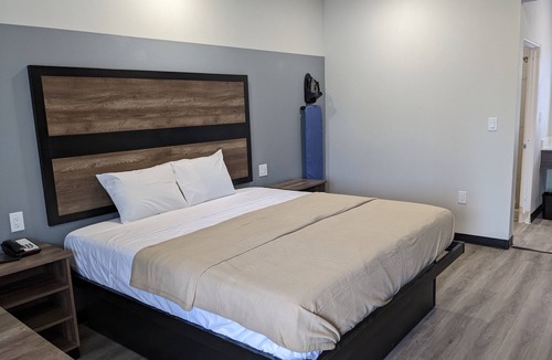 Mont Belvieu Hotel | Captain Suites