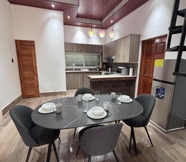 Flores House | Casa Amelia, 5 minutes from the airport