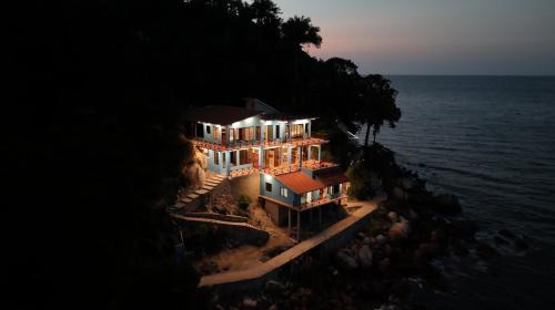 Yelapa Villa | Casa Azul, Oceanfront Estate with Rooftop Deck