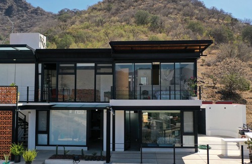 San Pedro House | Casa Bimali. Increíbles montañas rodeando este cómodo espacio pet-friendly.