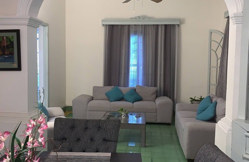 Zona Centro House | "Casa Blanca" is an ideal place for families and friends.