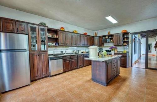 Santa Catarina Barahona House | Casa Blanca: Open & Airy for Families in Gated Community