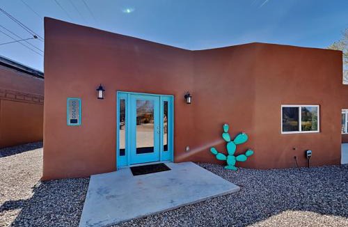 South Capitol House | Casa Buena
