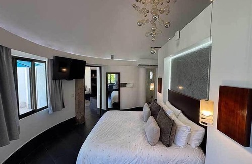 Romantic Zone Hotel | Casa Cúpula Luxury LGBT Boutique Hotel
