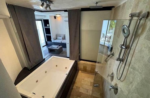 Romantic Zone Hotel | Casa Cúpula Luxury LGBT Boutique Hotel