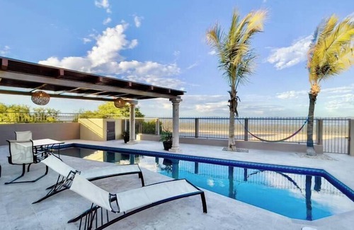 El Centenario House | Casa Caracol - Spacious, Pool, Beach front