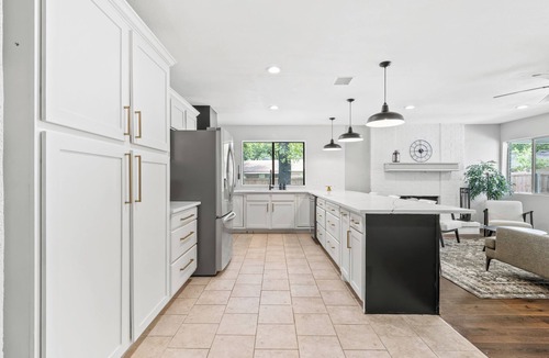 Bedford House | Casa Chilluxe/Pool + Ping Pong + Near DFW airport