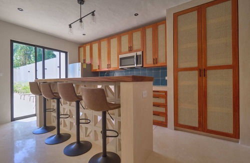 Centro House | Casa Cigno in Merida Centro with Sunny Pool & Private Garage!