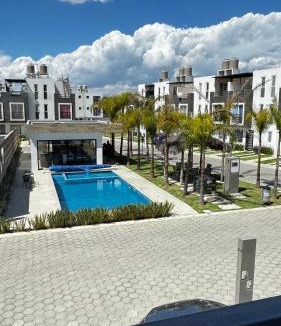 Coronango House | Casa con alberca, jardín, fogata, cerca de ValQuirico, VW Finsa