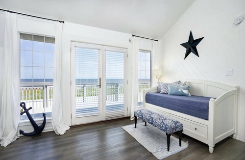 Spanish Grant House | Casa De La Sirena-Beachfront Retreat in Spanish Grant!