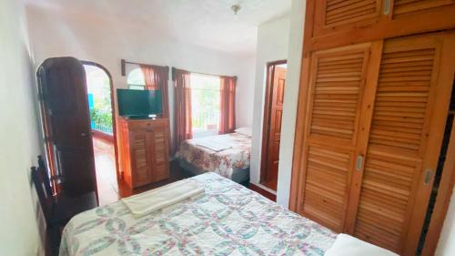 Panajachel Hotel | Casa De Los Enredos