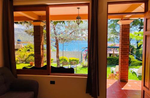 San Pedro La Laguna Hotel | Casa del Abuelo