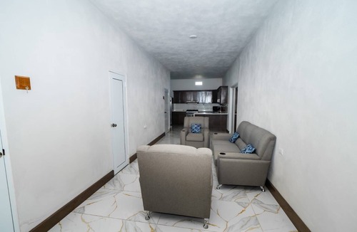 Fronteras House | Casa Denver, in the heart of Rio Dulce, Terrace Rooftop BBQ, Wifi, AC