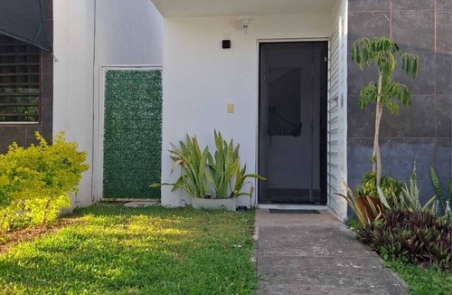 Conkal House | Casa Descanso in Condominium