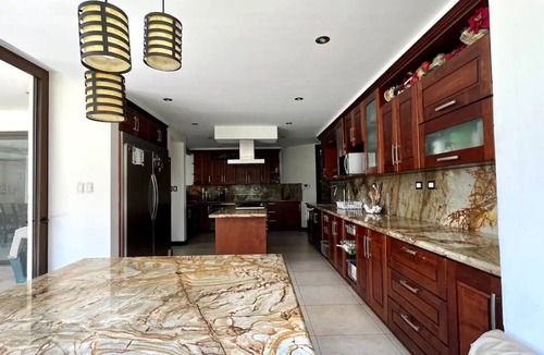 Zona 16 House | Casa en Lomas de San Isidro Arka
