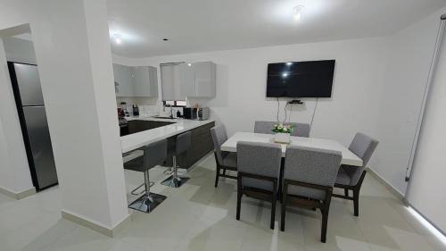 Guadalupe House | Casa Familiar de 3 habitaciones en Guadalupe BBVA FIFA