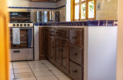 Panajachel Apartment | Casa Historica Atitlán - 2 Bedroom with 2 Bathrooms in lush garden