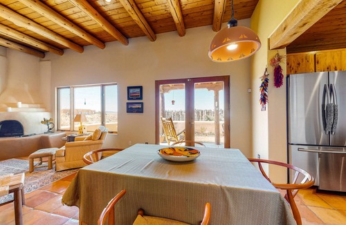 Taos House | Casa Luna - Adobe Retreat with Mountain Views