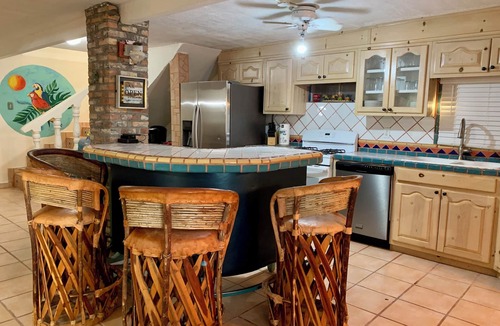 La Choya House | Casa Makayos – Your Seaside Escape, Walking Distance to a Private Beach