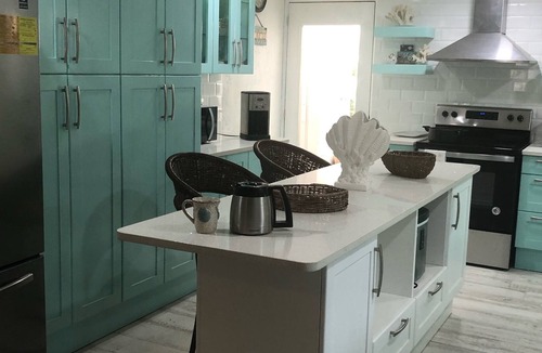 Puerto San Jose House | CASA MURMULLOS a Beach Villa with access to private beach